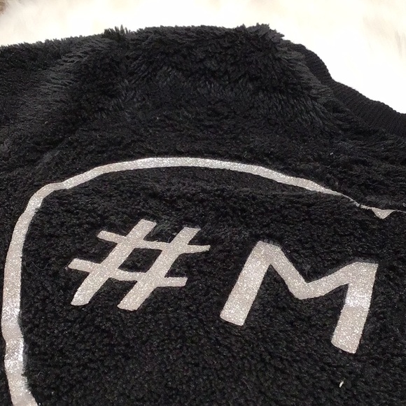 H&M faux fur black sweatshirt with print. - Picture 11 of 16